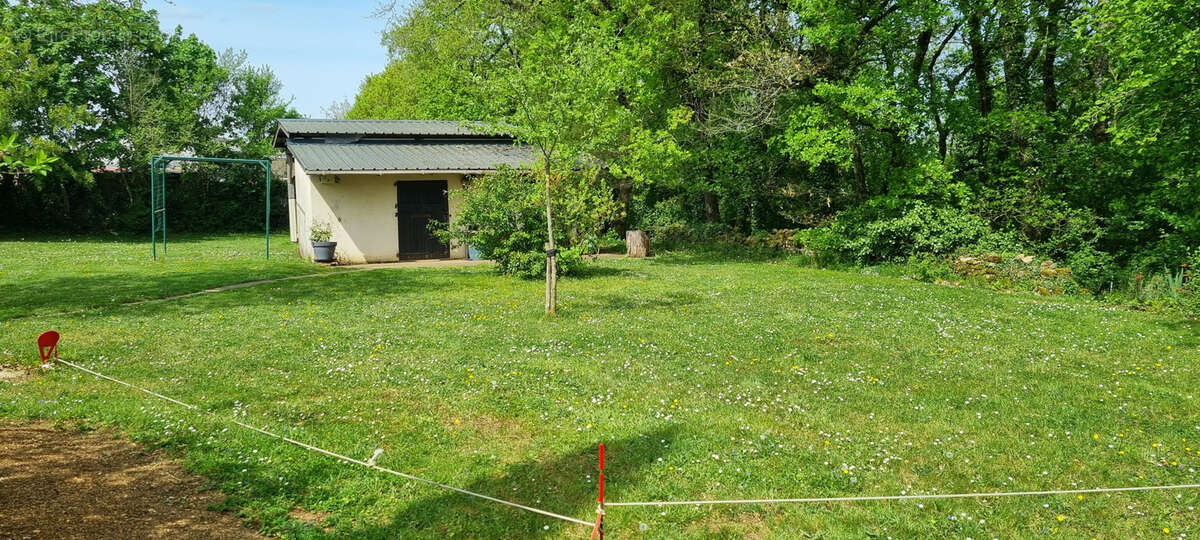 Terrain à VOUNEUIL-SOUS-BIARD