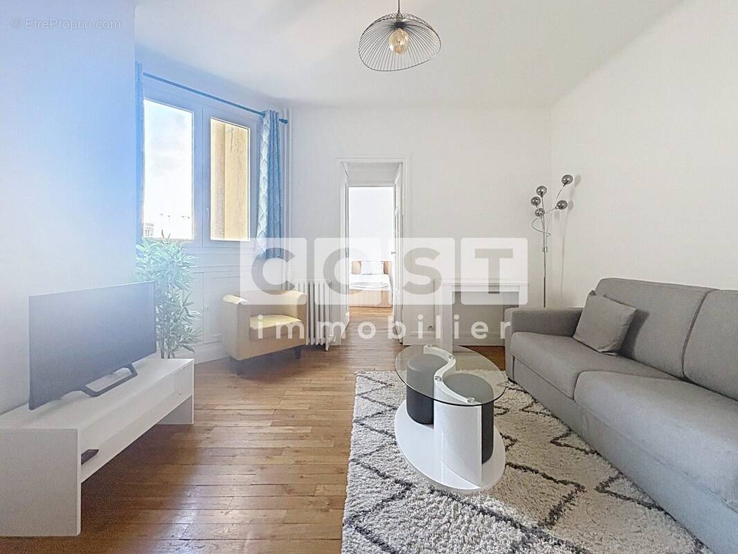 Appartement à COURBEVOIE