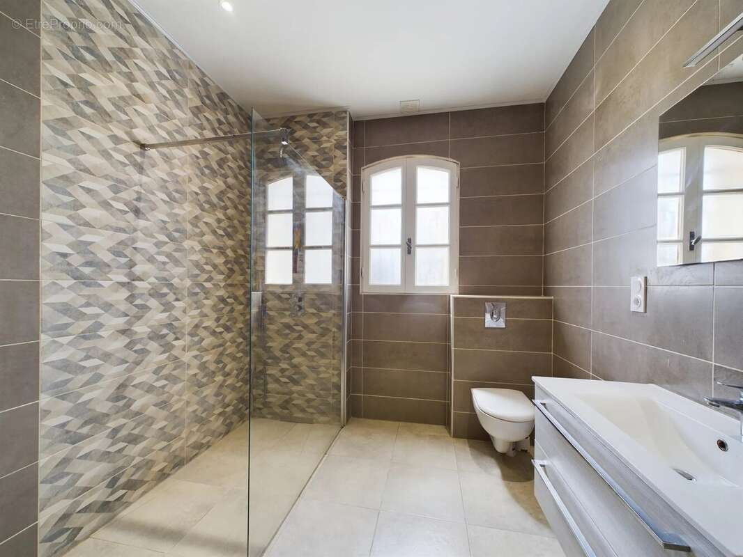 Charmante propriété à multiples habitations avec piscine et potentiel de revenus dans le sud-ouest de la France - photo 6