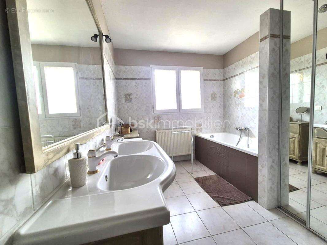 Villa de plain-pied & 3 studios indépendants – Un domaine qui s'autofinance - photo 14