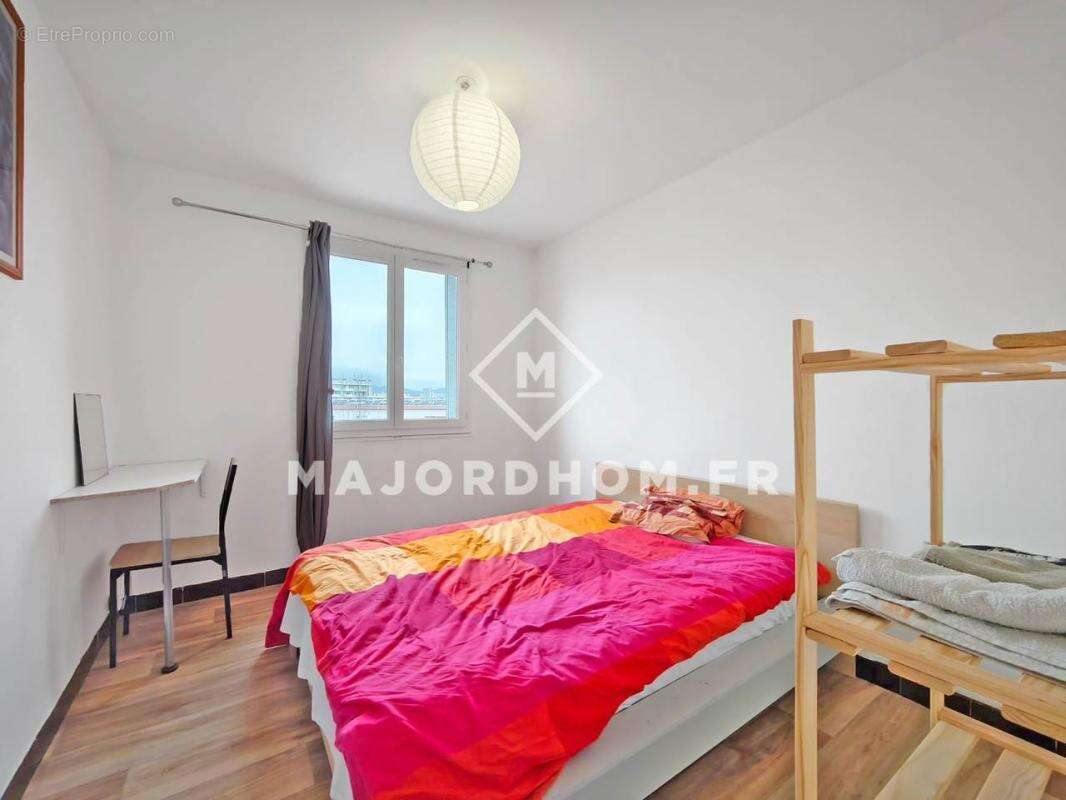Appartement à MARSEILLE-4E