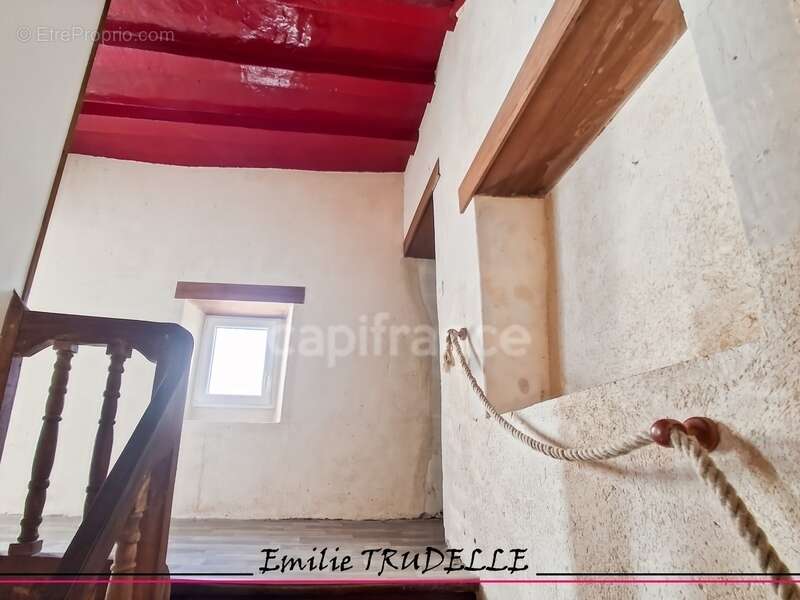 Maison à SAINT-VINCENT-DU-LOROUER