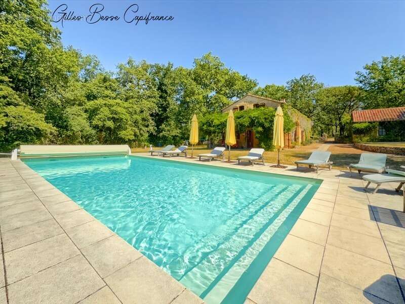 Maison à MAUZAC-ET-GRAND-CASTANG