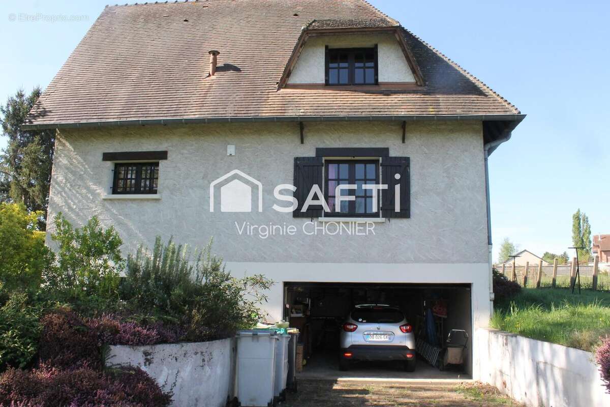 Photo 2 - Maison à SAINT-REMY-EN-ROLLAT