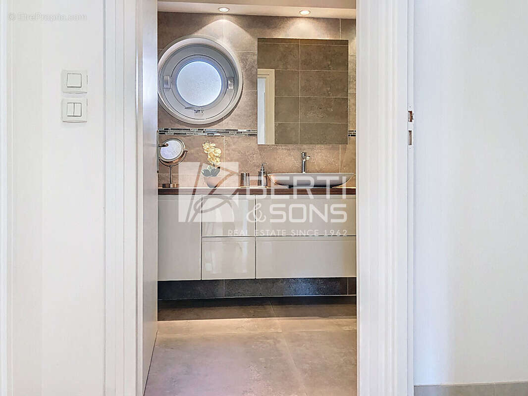 Appartement à MANDELIEU-LA-NAPOULE