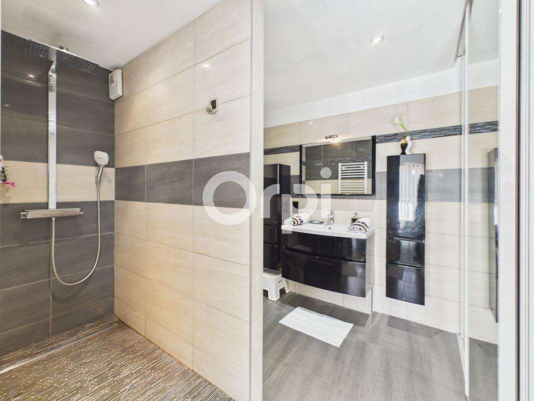 Appartement à MANDELIEU-LA-NAPOULE