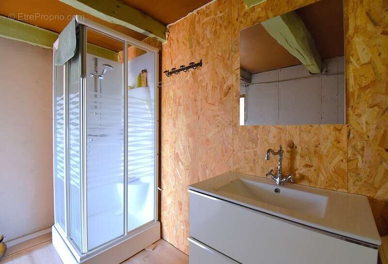 Petite ferme en pierres avec terrain SAINT-JULIEN-D'INTRES (07) - photo 13