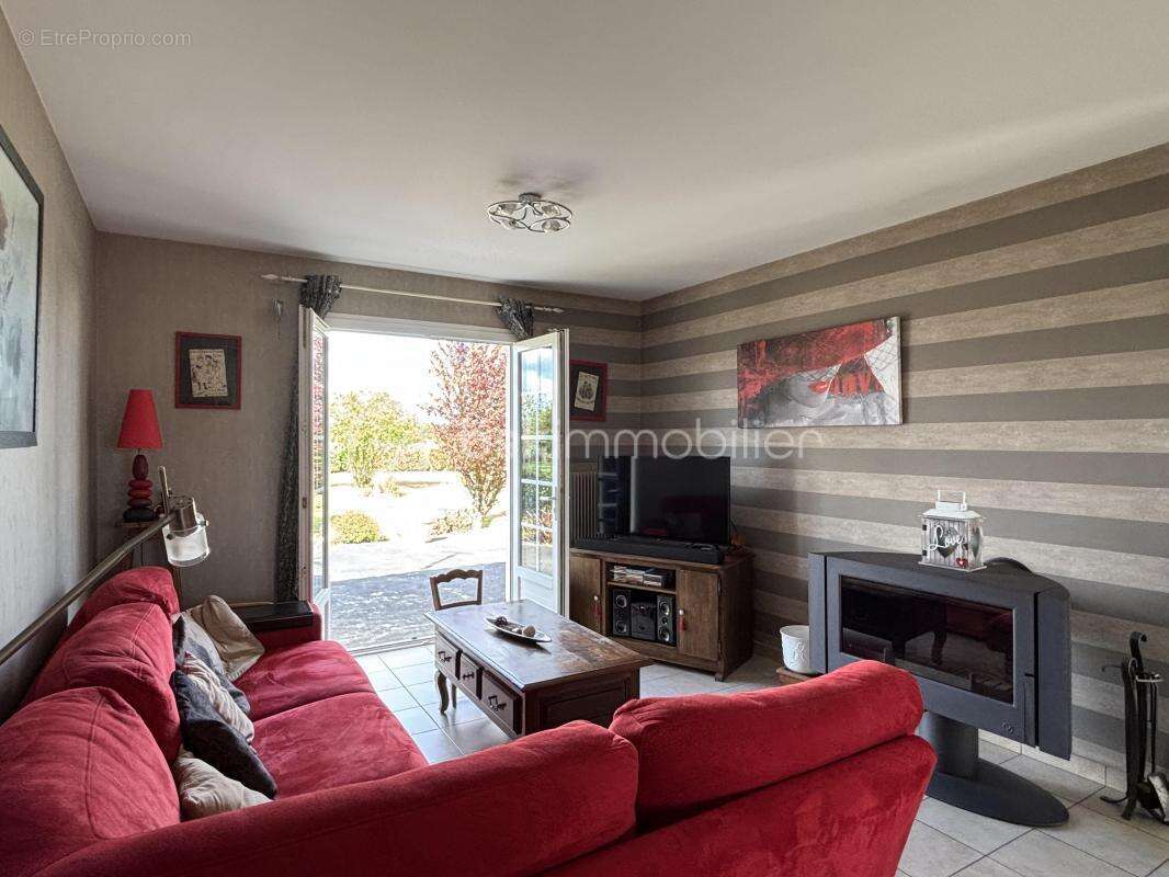 Maison à DANGE-SAINT-ROMAIN