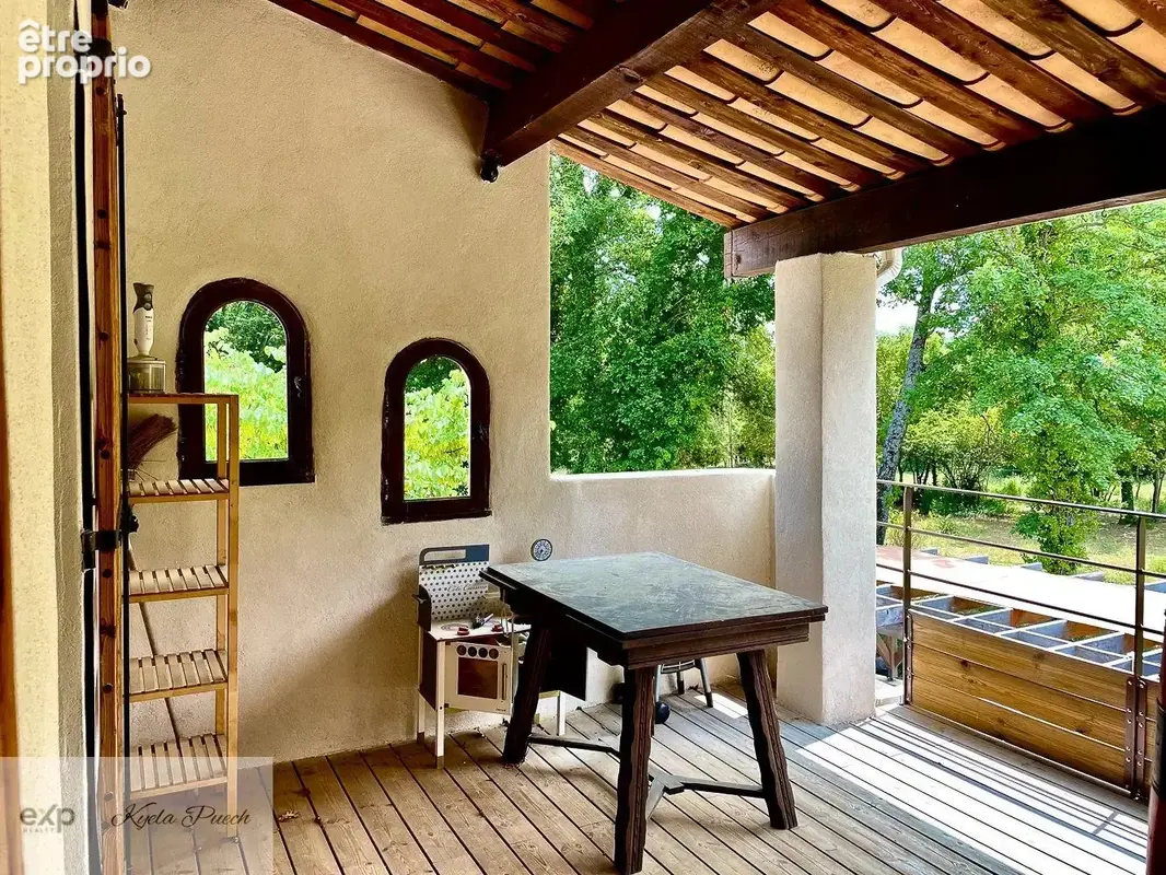 Dickjan POPPEMA d'eXP France vous propose une belle maison avec 5 chambres, terrain constructible attenant, idéal famille ou profession libéral - Maison à PIERREVERT