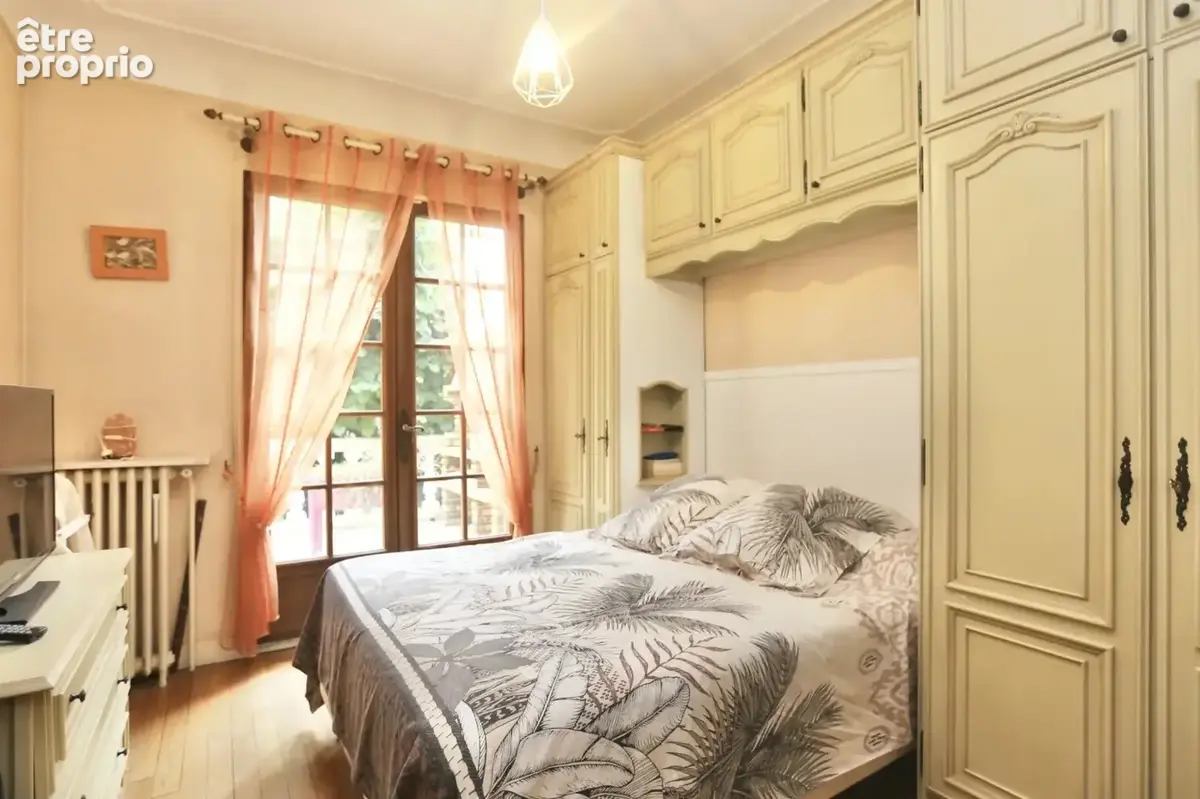 Maison avec 4 chambres sur un terrain de 300 m2 - photo 5