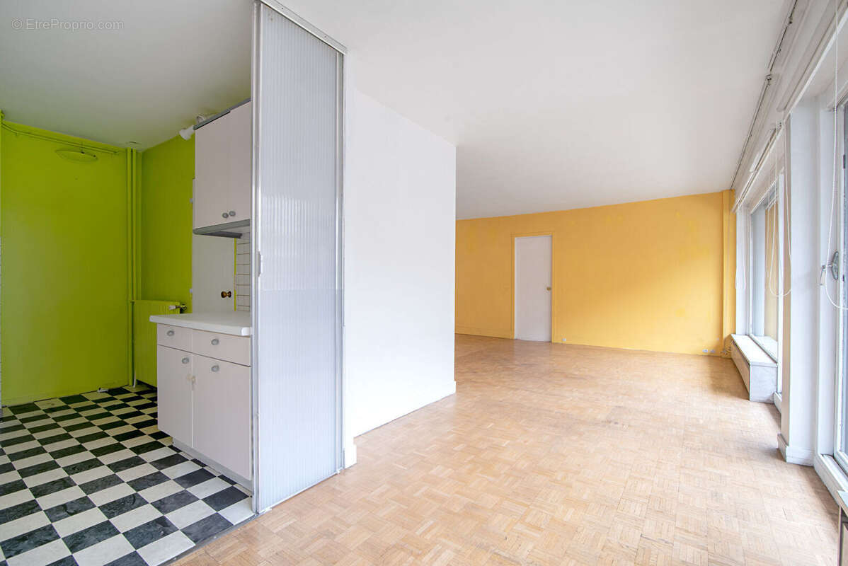 Appartement à PARIS-14E