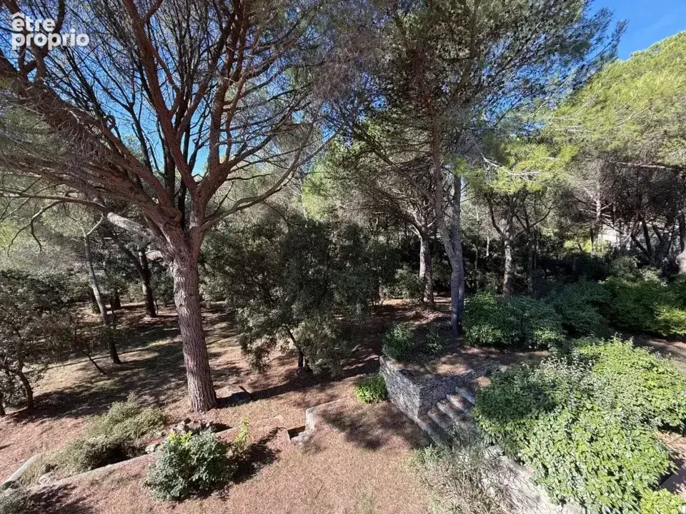 Photo Terrain à Nages-Et-Solorgues au prix de 230 000€