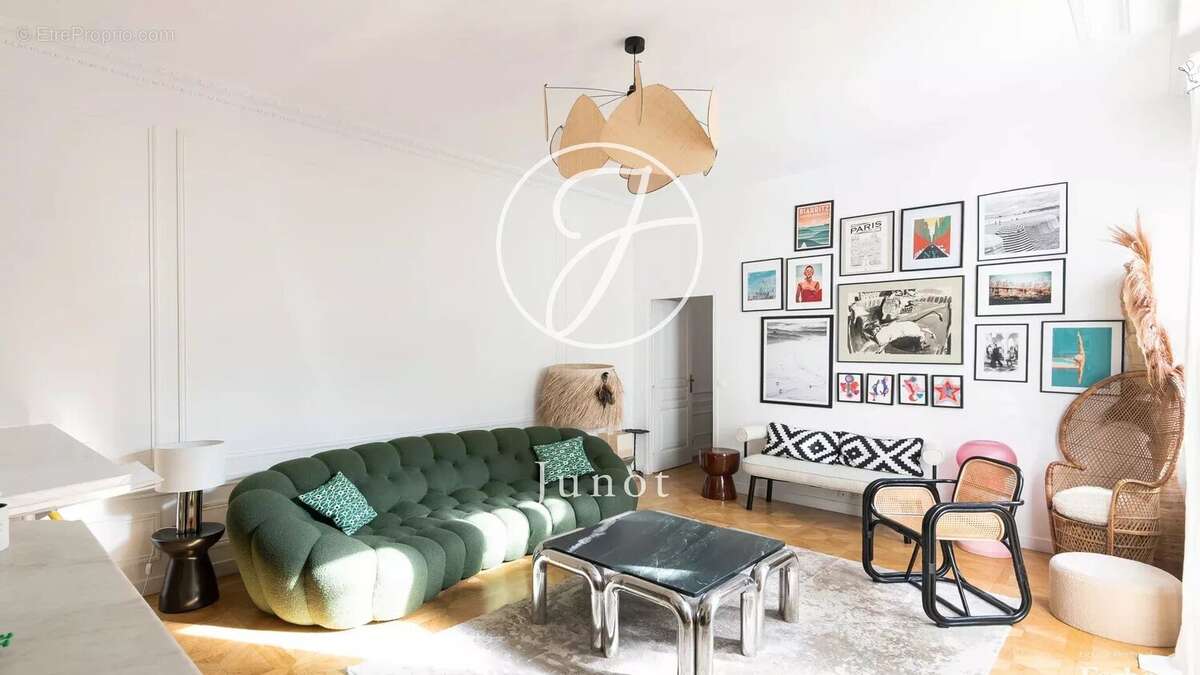 Appartement à PARIS-16E