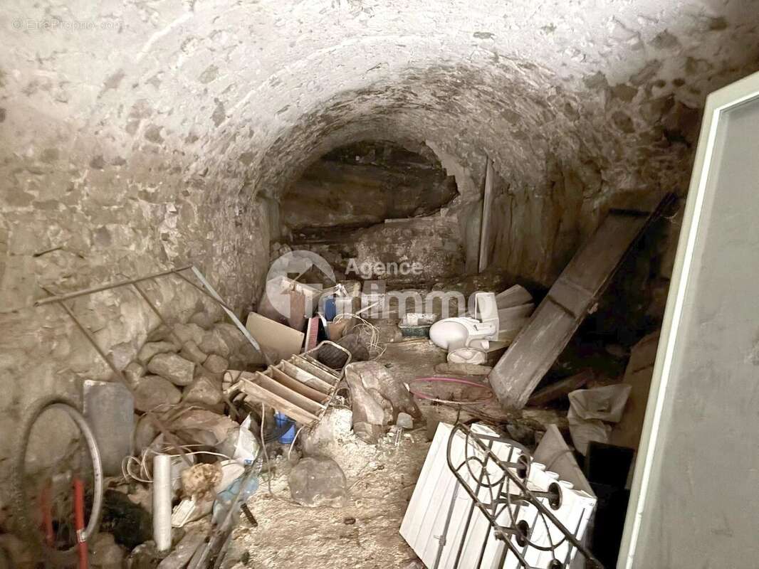 Commerce à CONTES