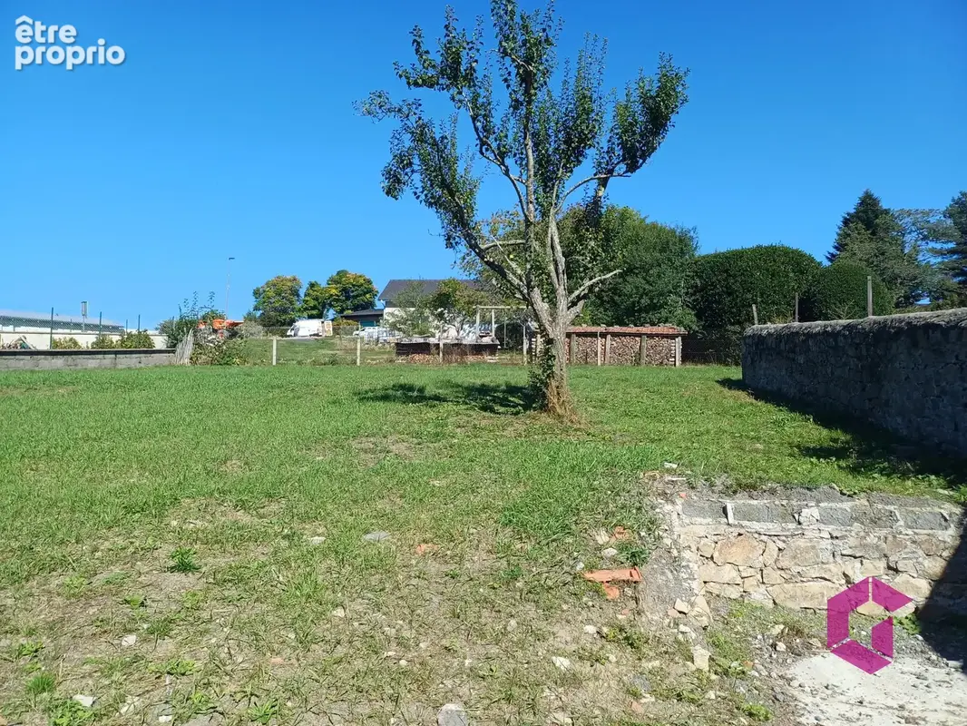 Maison de bourg de 390m2 env. sur 969m2 de terrain. - photo 10