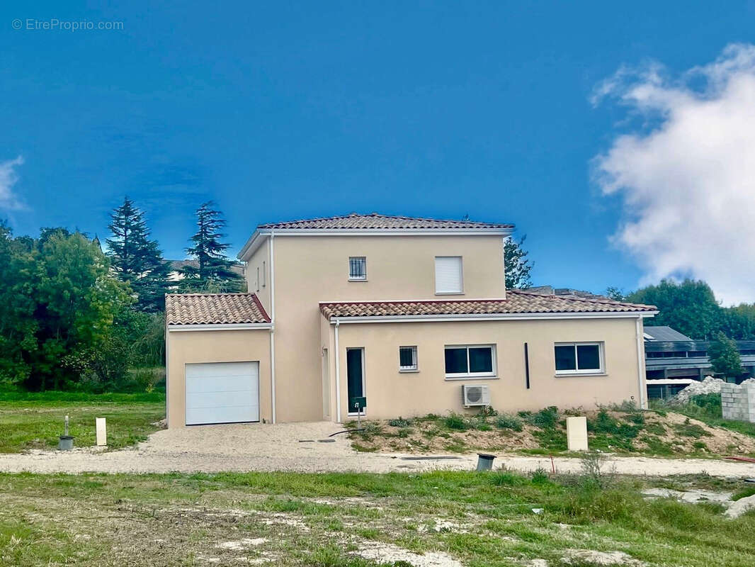 Maison à LES GRANGES-GONTARDES