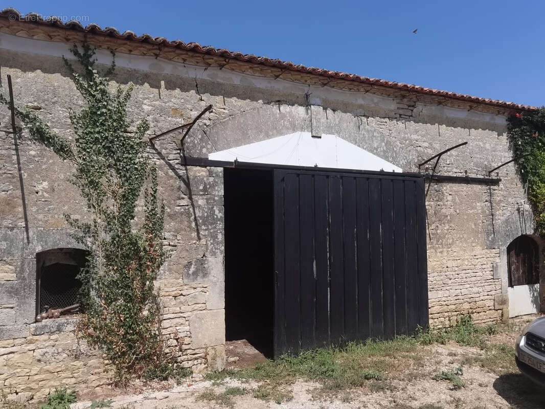 Maison de hameau en pierres - 1870 - 2 granges - photo 8