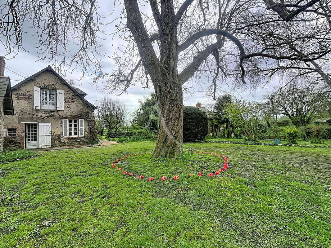Maison de campagne de caractère ? Charme, volumes et fort potentiel à proximité de l'axe Angers?Rennes - photo 5
