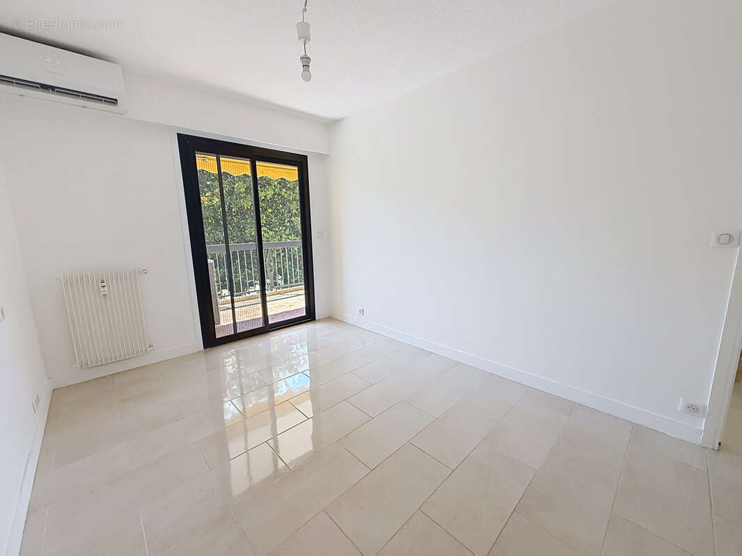 Antibes, Résidence de standing avec piscine, 4 pièces + terrasse - photo 10