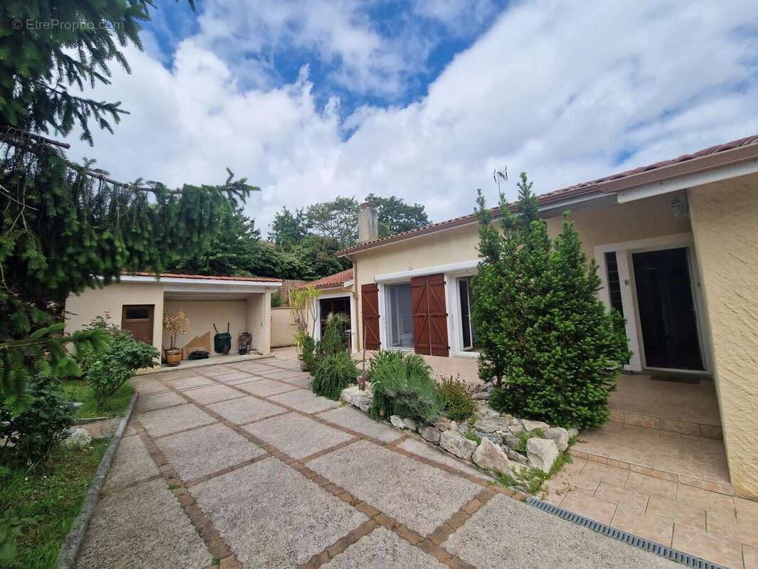 Maison à PESSAN