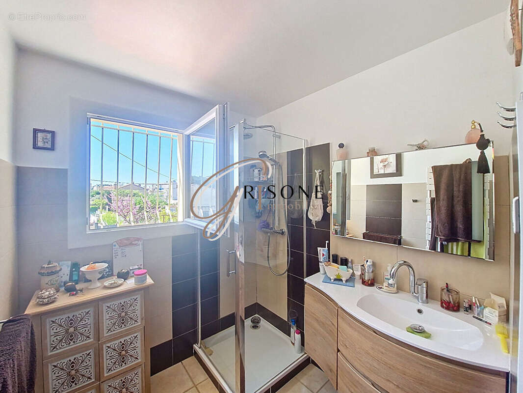 Appartement à SIX-FOURS-LES-PLAGES