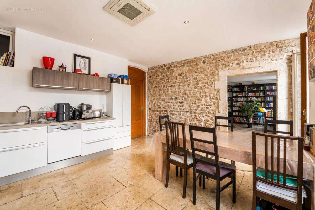 Appartement de 4 pièces de 118 m² à Nîmes - photo 3