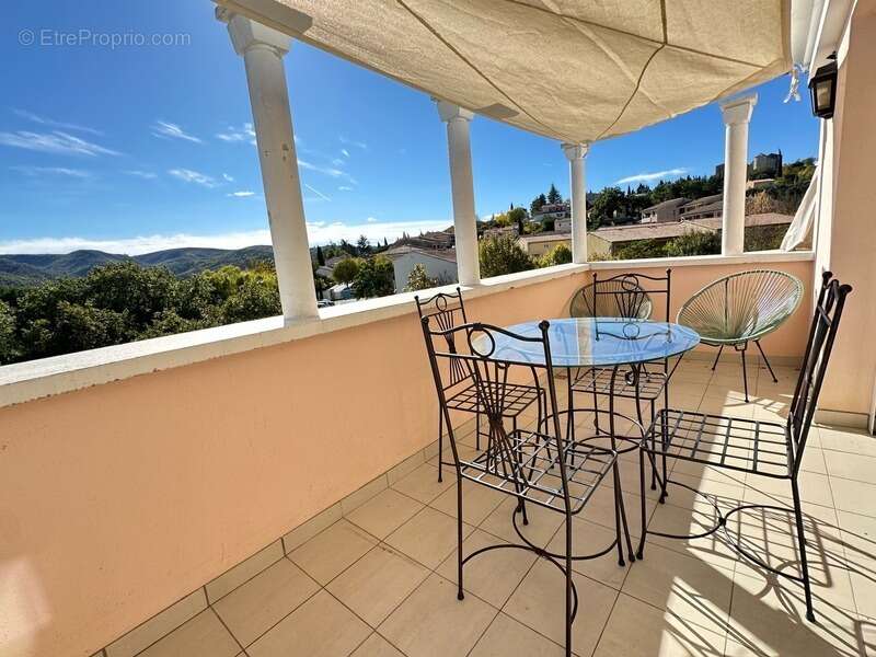 Appartement à GREOUX-LES-BAINS