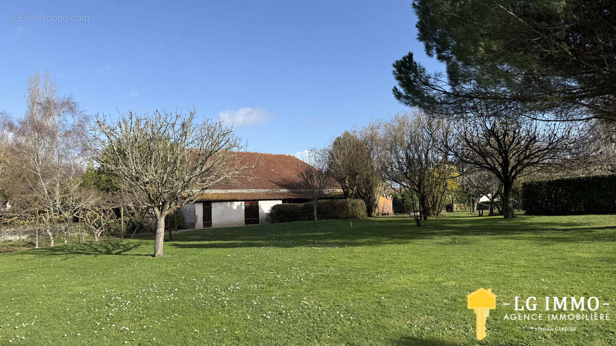 Maison à BRIE-SOUS-MORTAGNE
