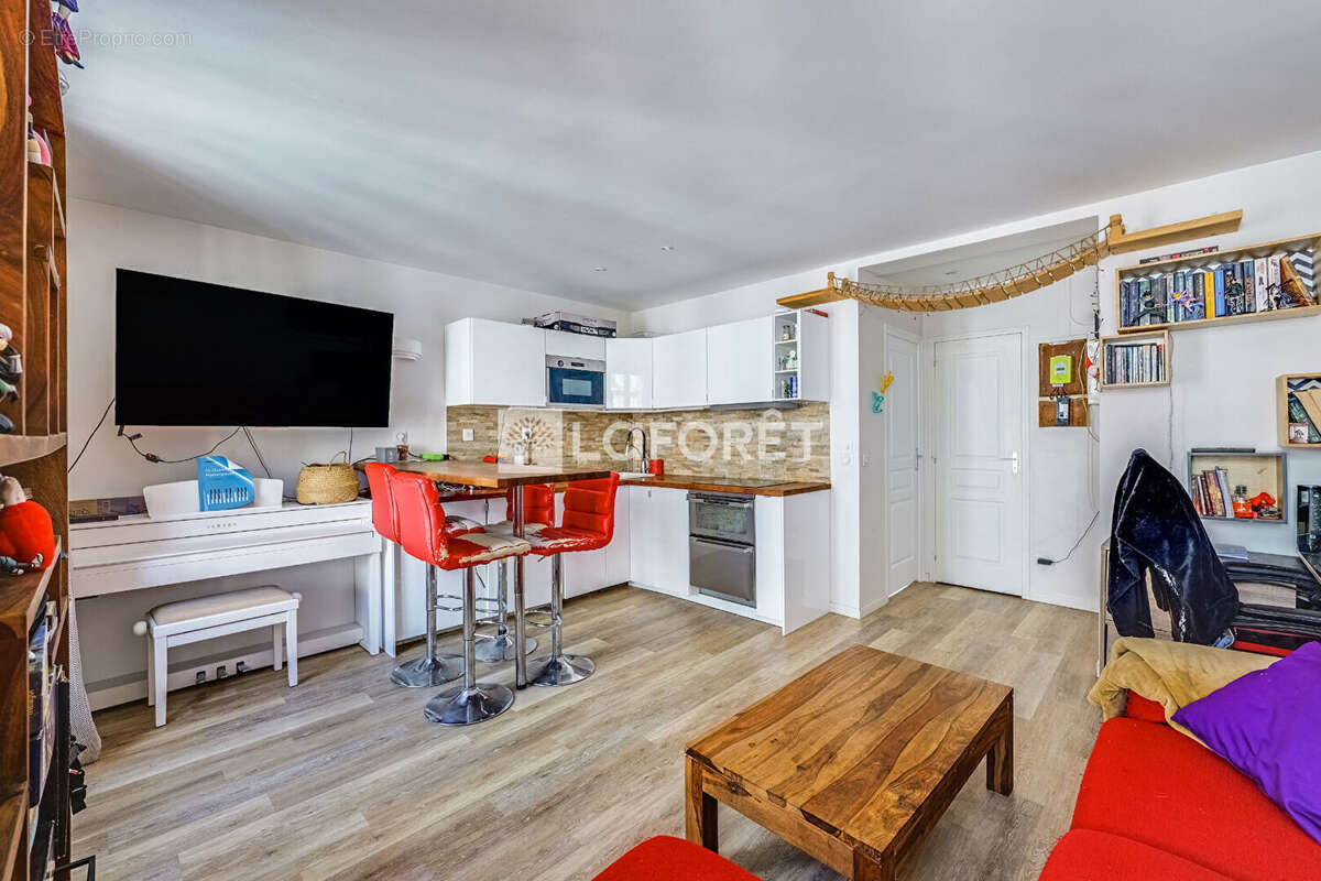 Appartement à PARIS-14E