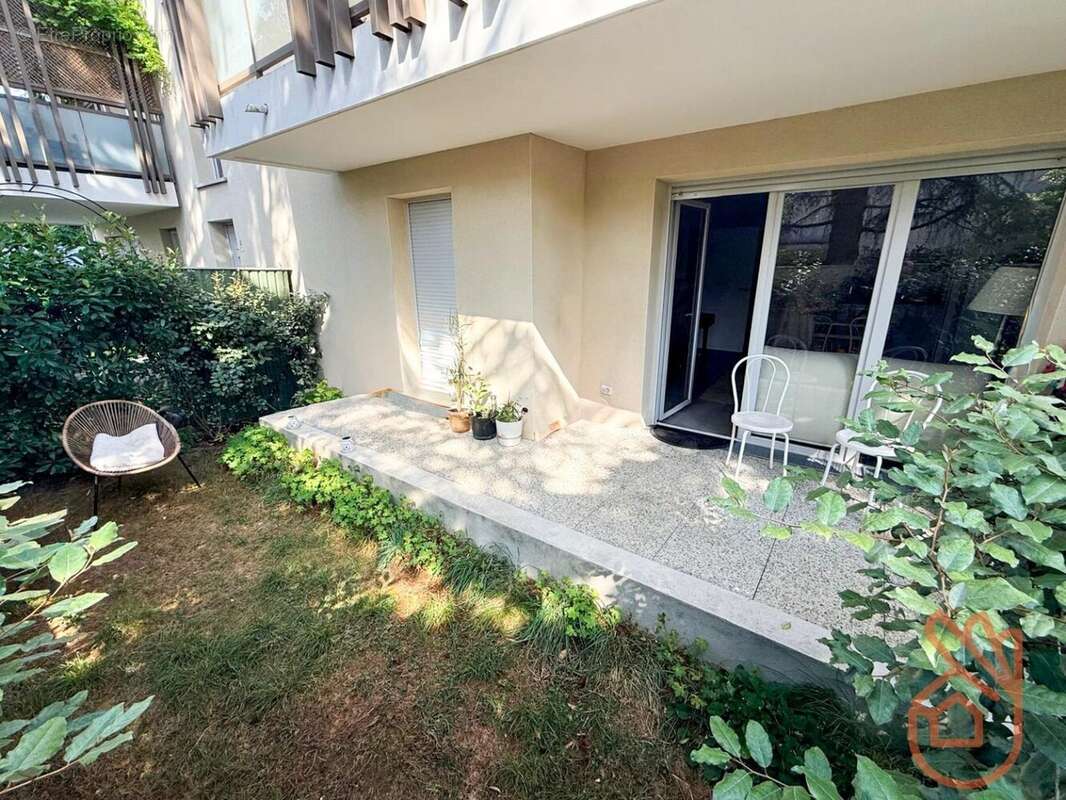 T2 en rdj + terrasse jardinet et 2 places de parking - photo 9