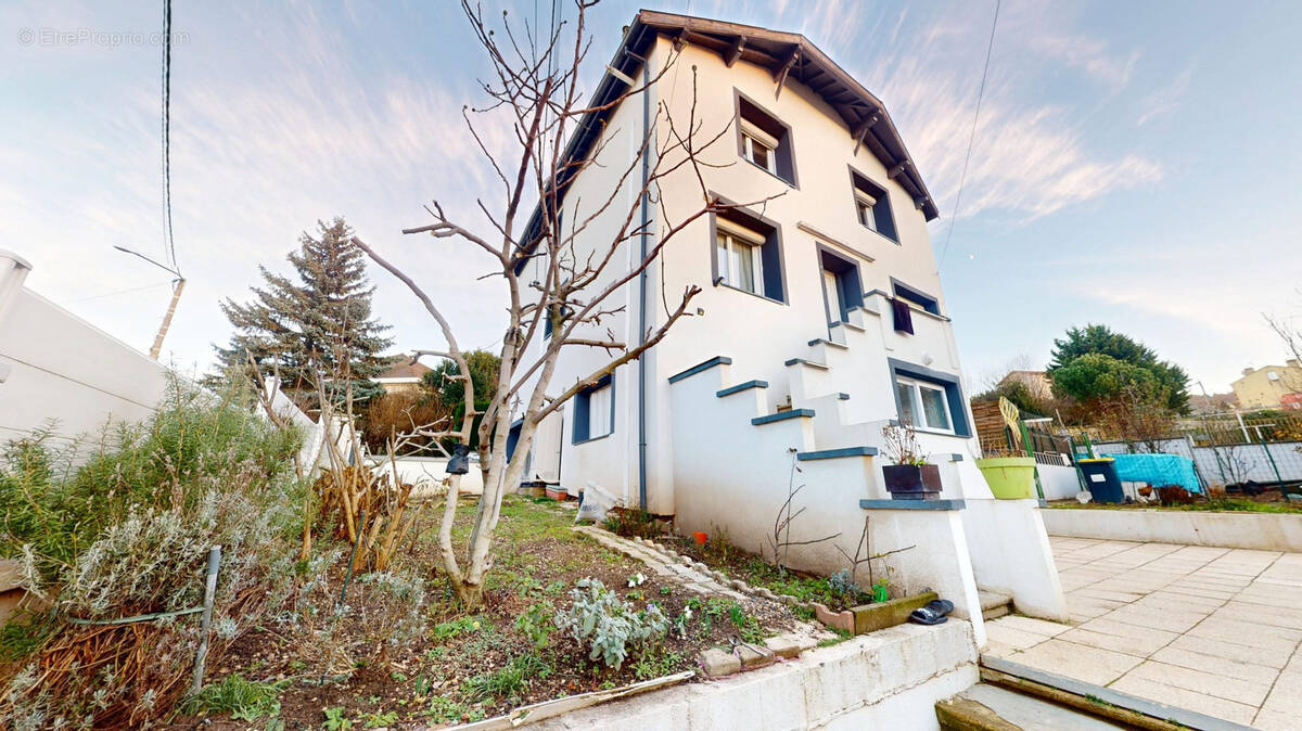 Maison à LA RICAMARIE