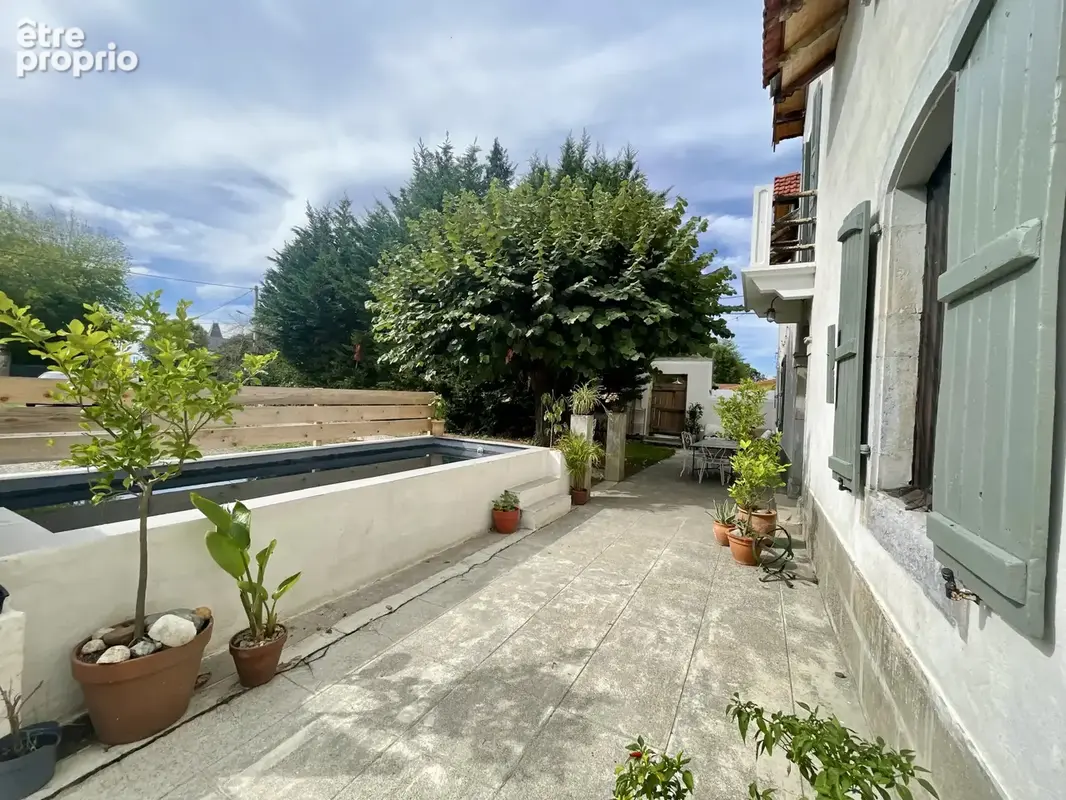 Maison ancienne rénovée avec 4 chambres, dépendances et terrain - photo 29
