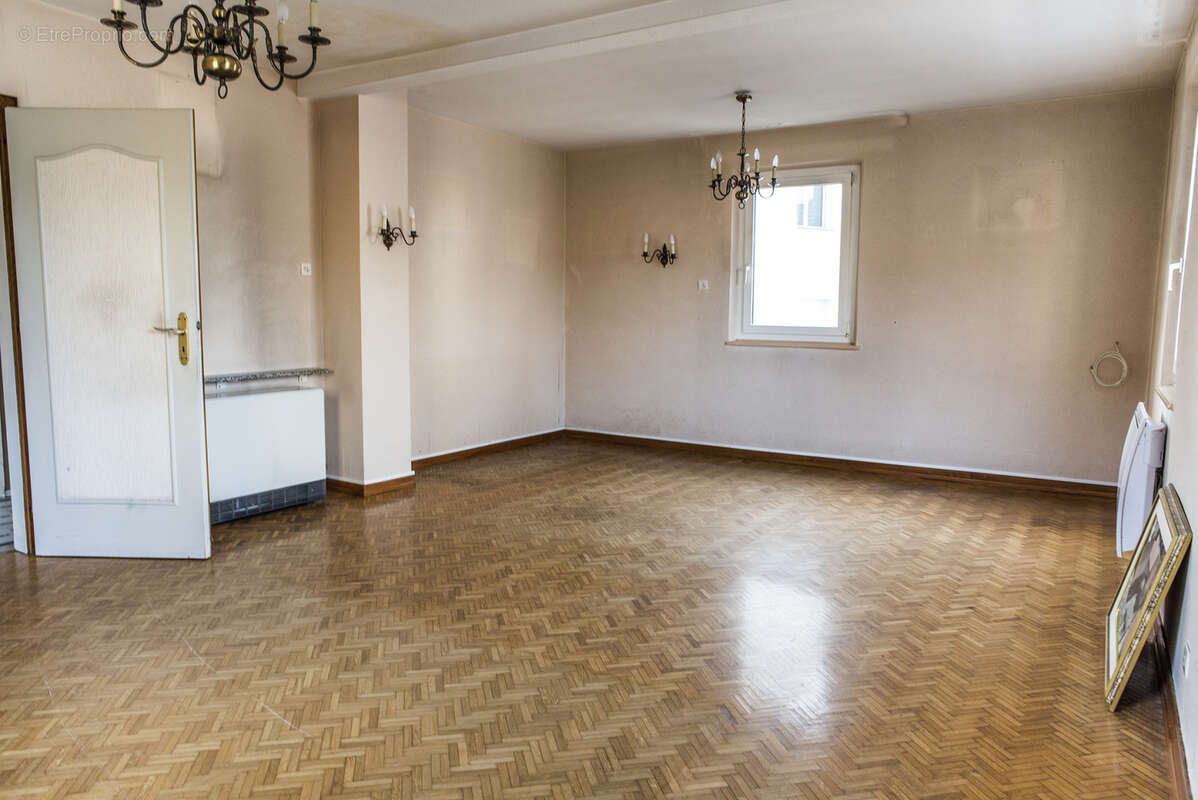 Belle Maison avec cour et jardin avec fort potentiel d'aménagement - photo 3