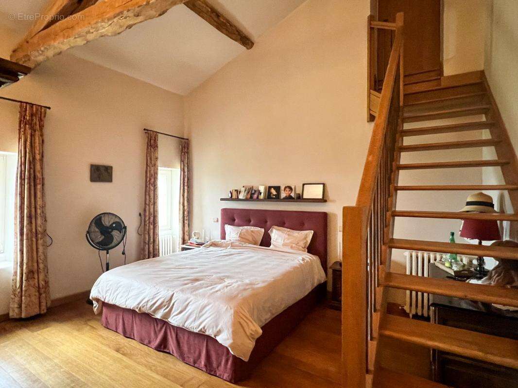 Maison à VIC-FEZENSAC