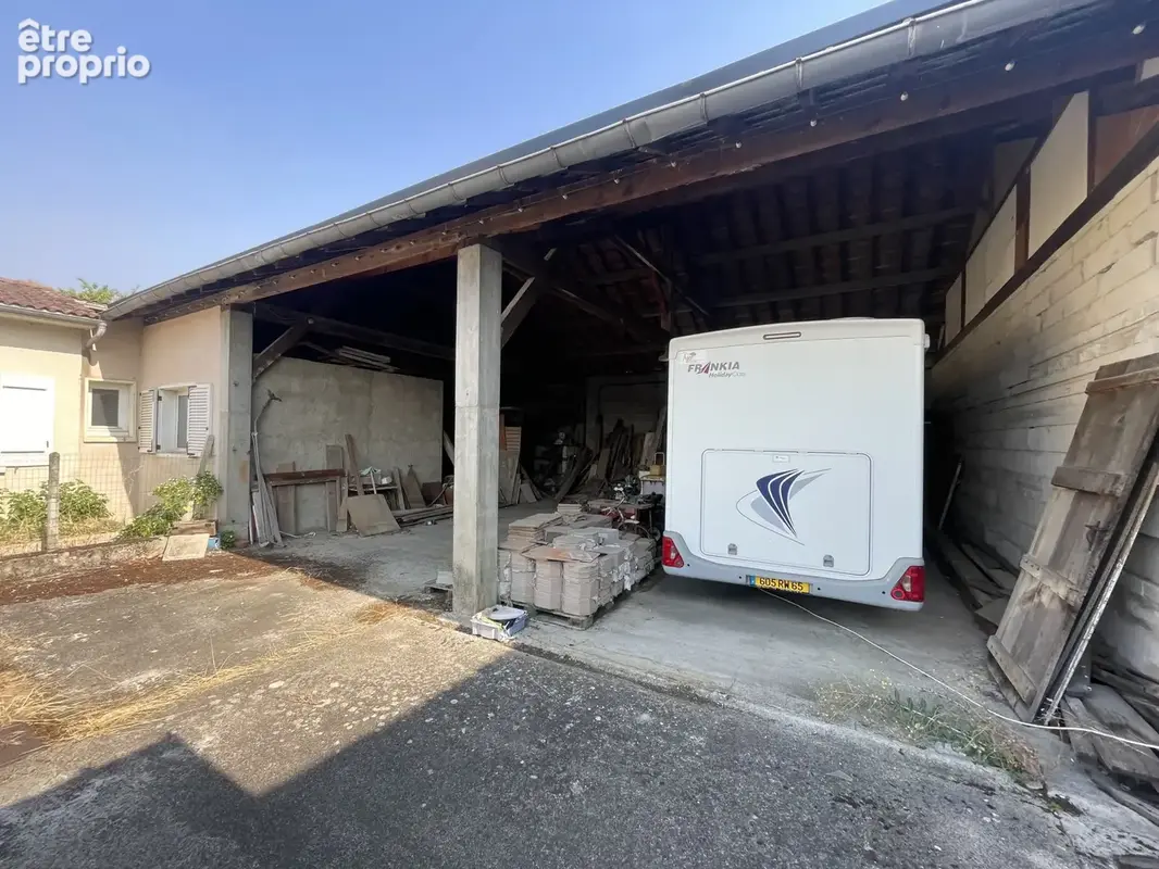 Ensemble immobilier avec deux maisons, un entrepôt et terrain constructible - photo 9