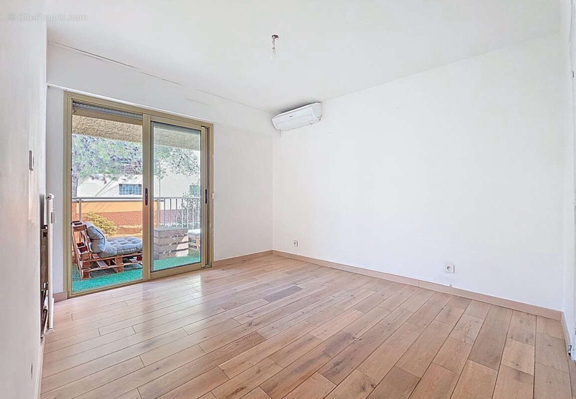 Vieux cannet t3 de 78m2  dernière étage avec terrasse + loggia garage 3282€/m2 - photo 3
