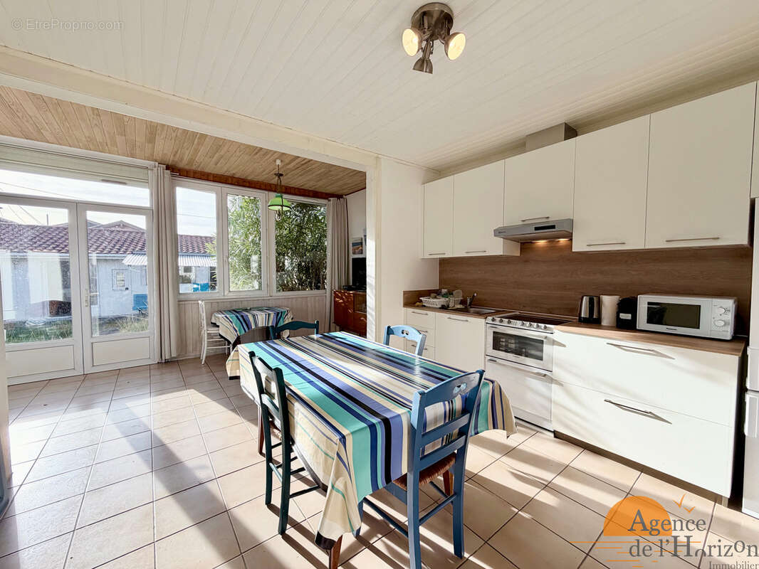 Maison à ARES