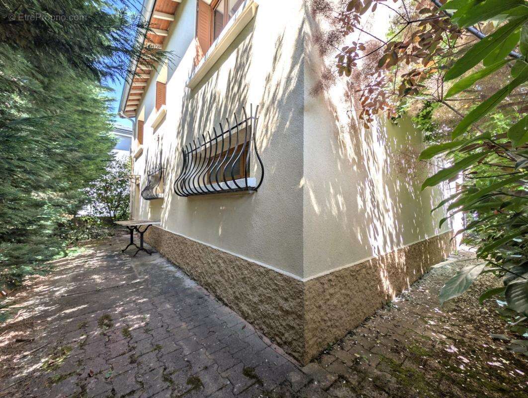 Riorges — Maison T4 avec terrain de 439 m² et garage (42) - photo 3