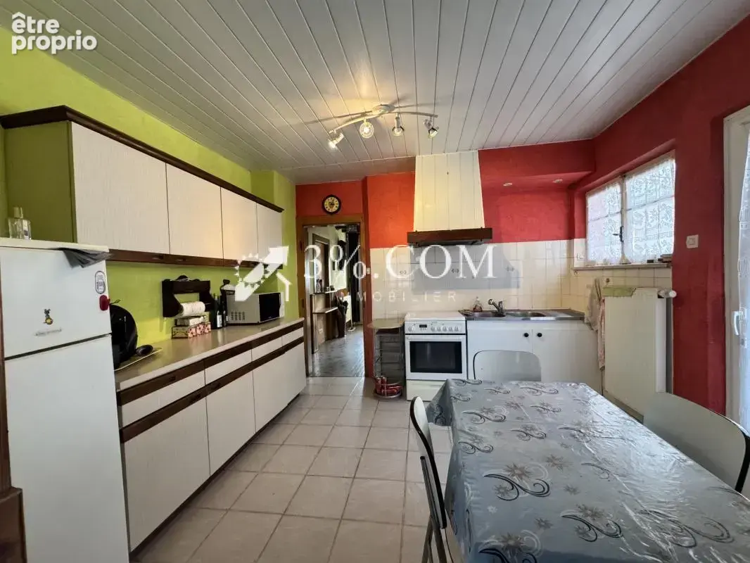 Maison à rénover  avec 3 chambres sur un terrain de 5.64 are - photo 5