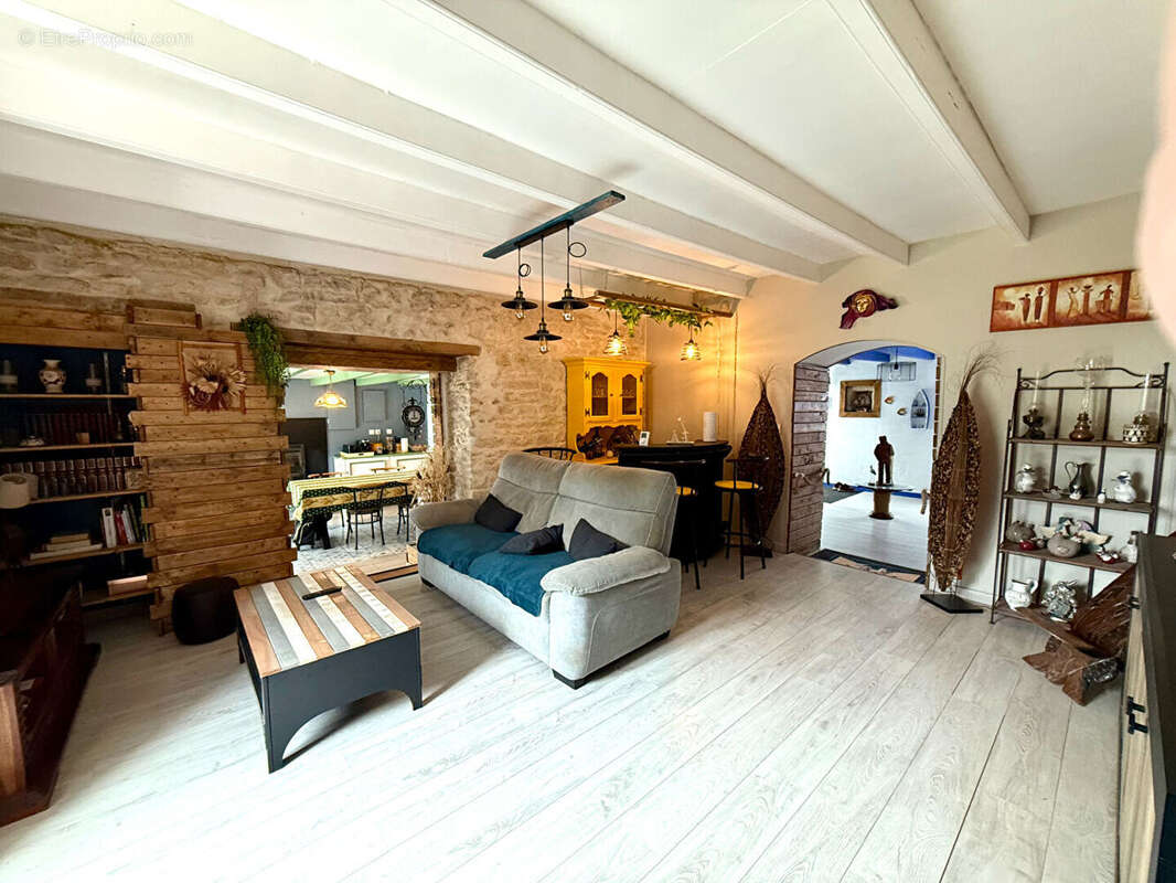 Maison à PAMPROUX