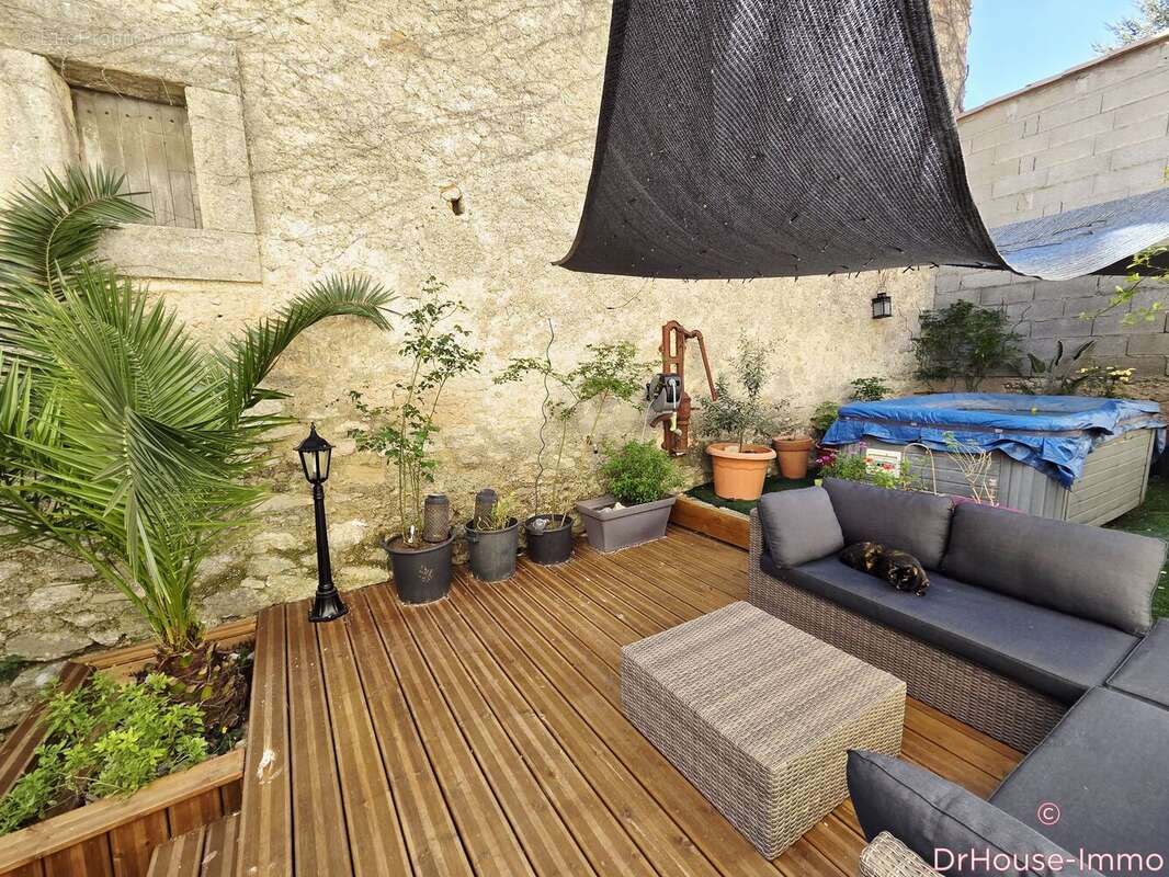 Maison à NISSAN-LEZ-ENSERUNE