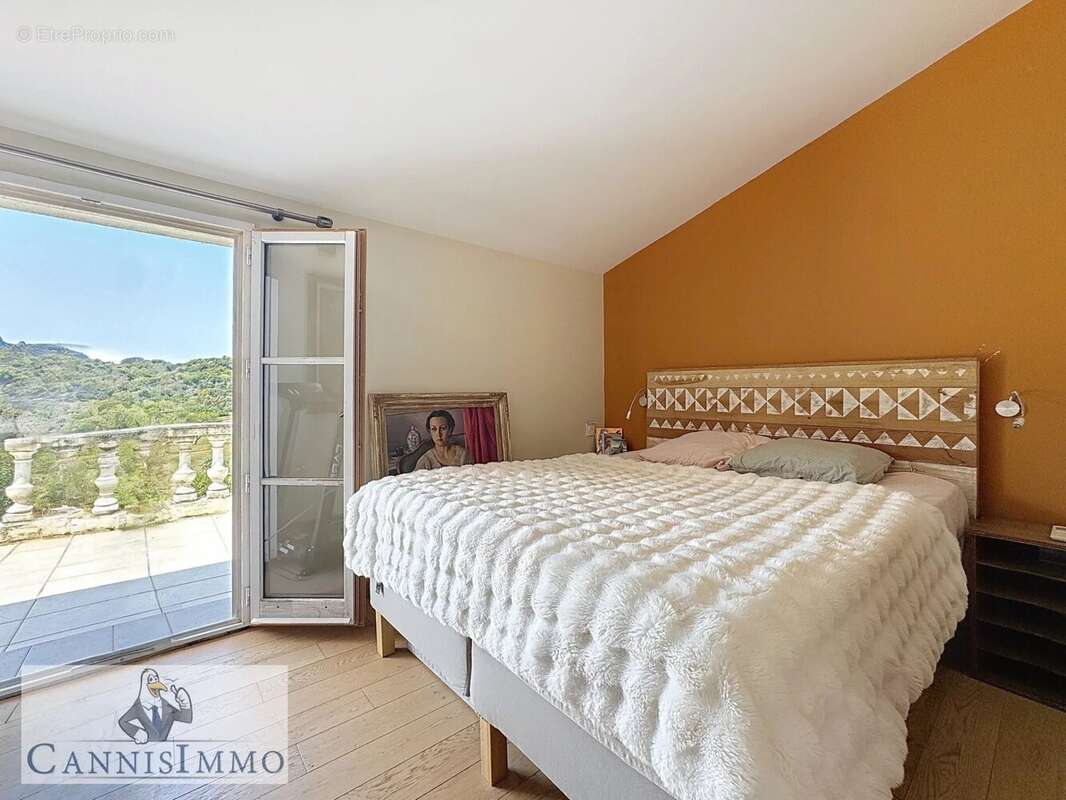 Maison à MANDELIEU-LA-NAPOULE