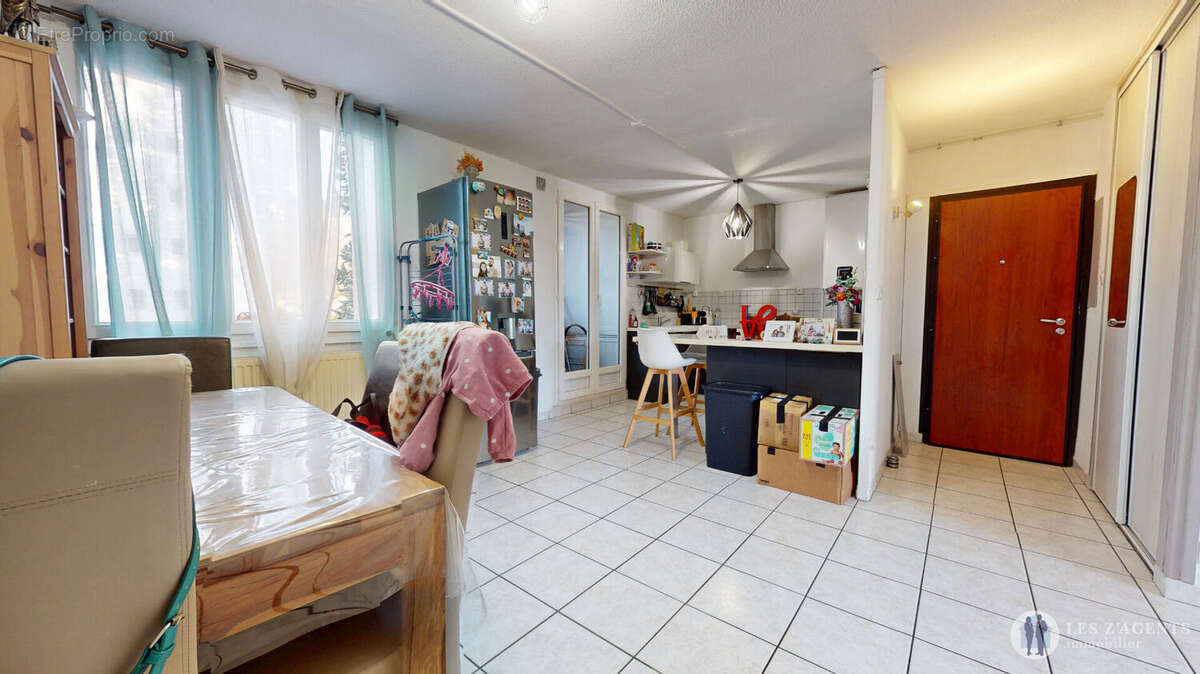 Appartement à SAINT-MARTIN-D'HERES