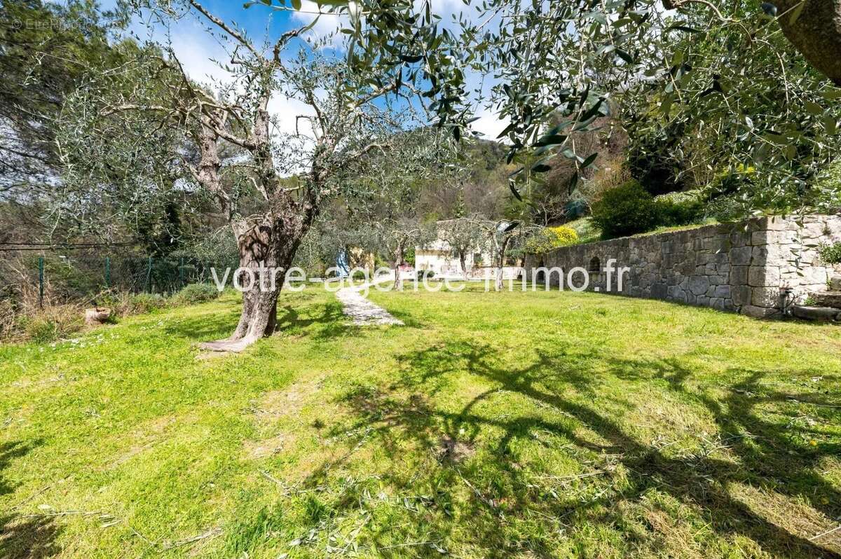 Peille, belle maison 105m² + garage 30m² Piscine + dépendance - photo 12