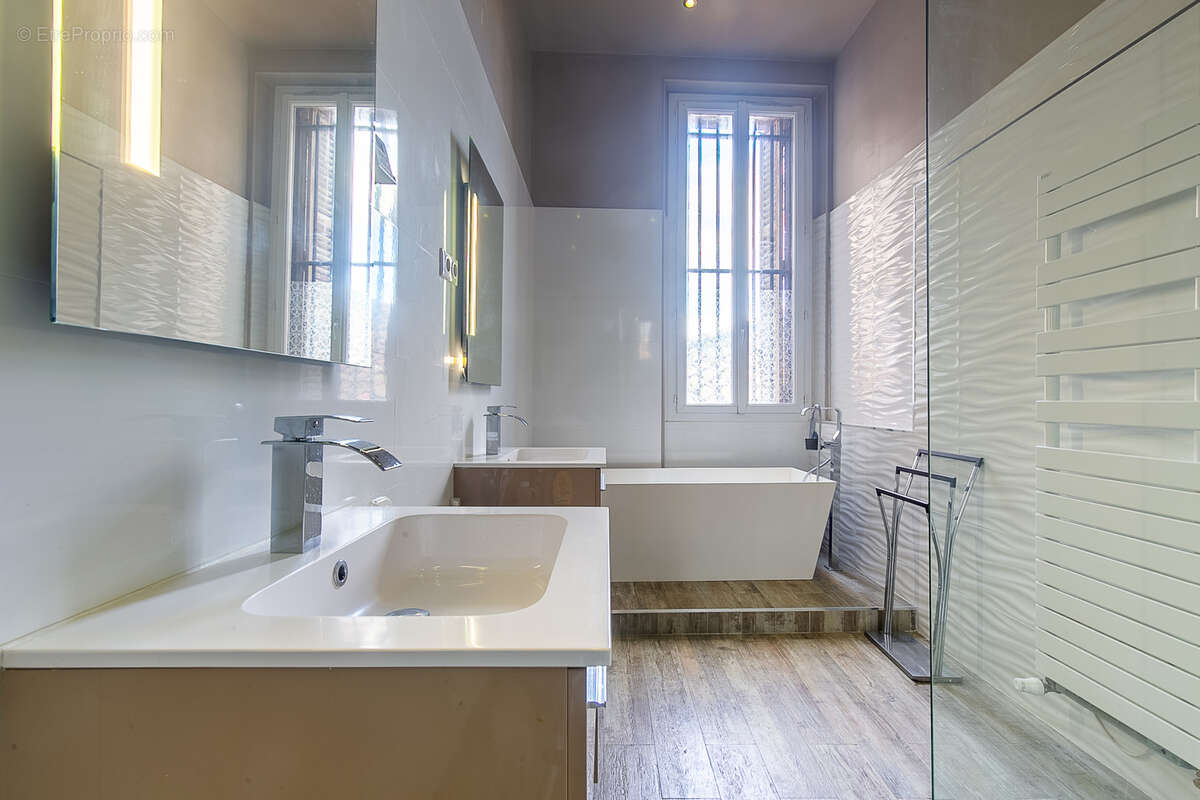 Appartement à MARSEILLE-6E