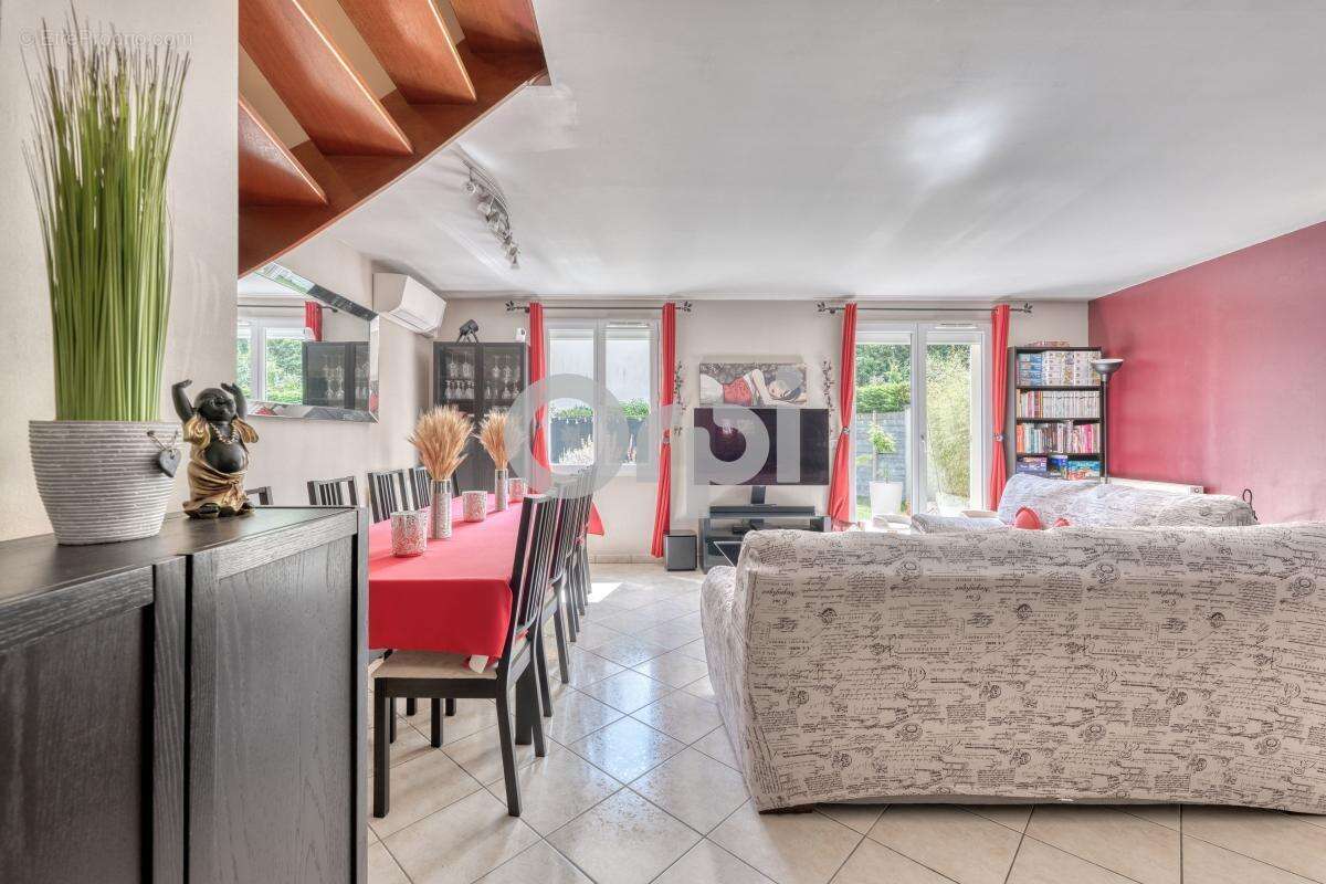 Maison à BUSSY-SAINT-GEORGES