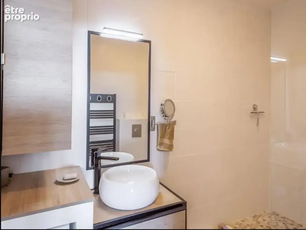 Superbe T2 avec vue mer dans résidence sécurisée avec piscine et parking - photo 7