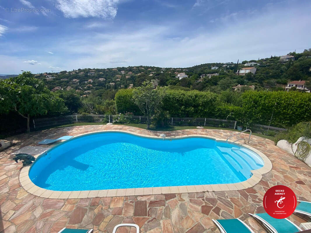 Maison à ROQUEBRUNE-SUR-ARGENS