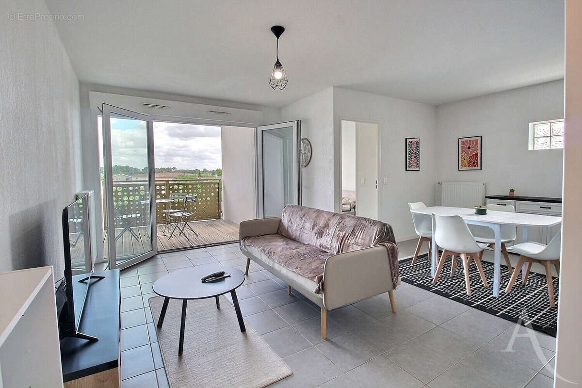 À VENDRE - Appartement T3 avec balcon et 2 parking - photo 2