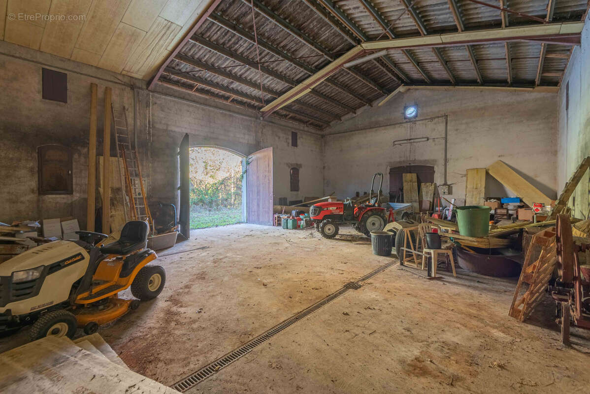 Proche commerces - maison 5 chambres - 250 m2 - sur 7.55 ha - photo 16